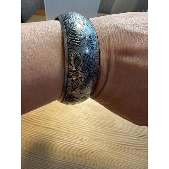 Vintage Etched Floral Boho Bangle Bracelet – Wide Silver Tone Cuff - Picture 3 of 7